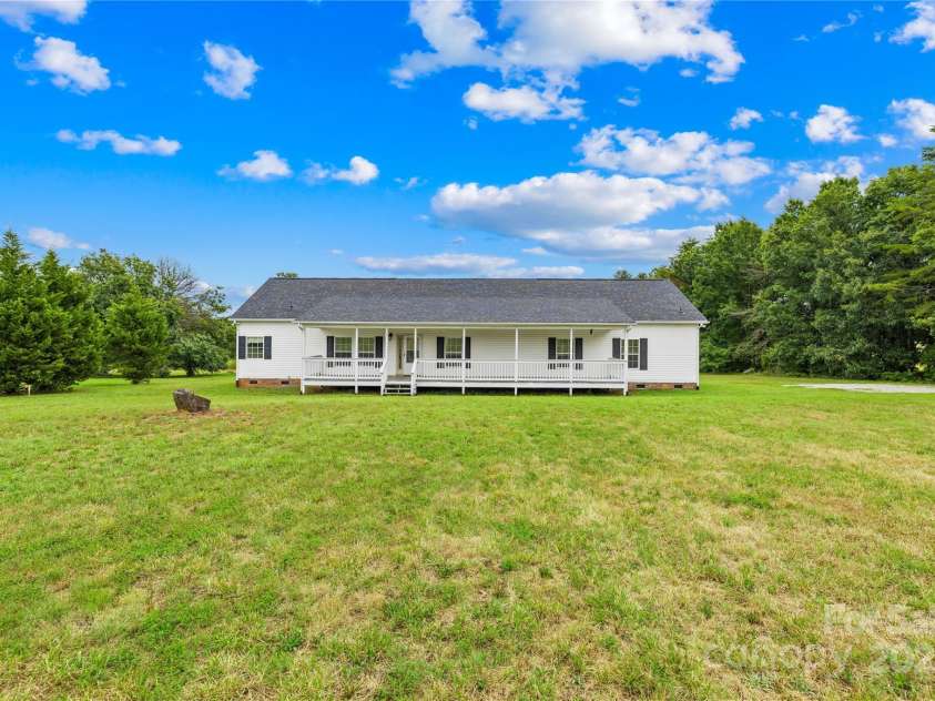 4759 Mel Nunnery Road, Fort Lawn, SC 29714.  MLS# CAR4285031, YatesRealty ID 30800. 