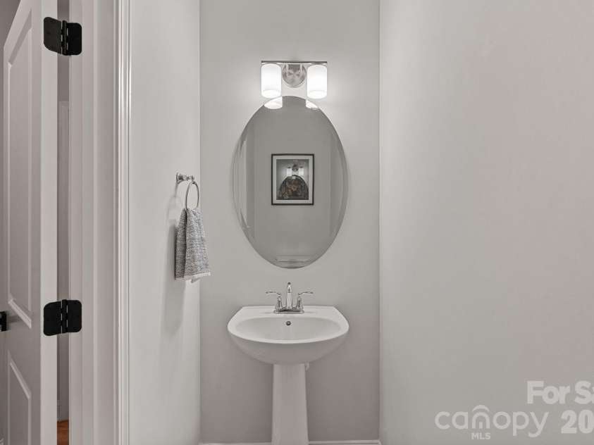 7026 Cloer Court, Charlotte, NC 28214.  MLS# CAR4366081, YatesRealty ID 30800. Half Bath