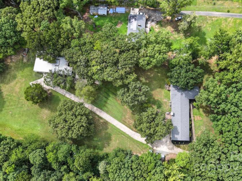 8139 Cedarbrook Drive, Charlotte, NC 28215.  MLS# CAR4273904, YatesRealty ID 30802. 