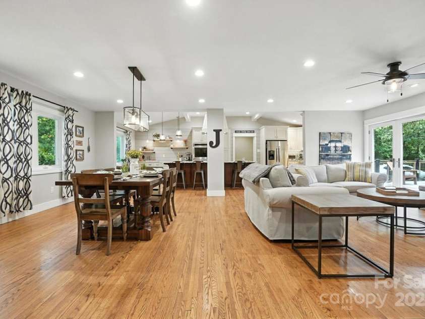 8139 Cedarbrook Drive, Charlotte, NC 28215.  MLS# CAR4273904, YatesRealty ID 30802. 