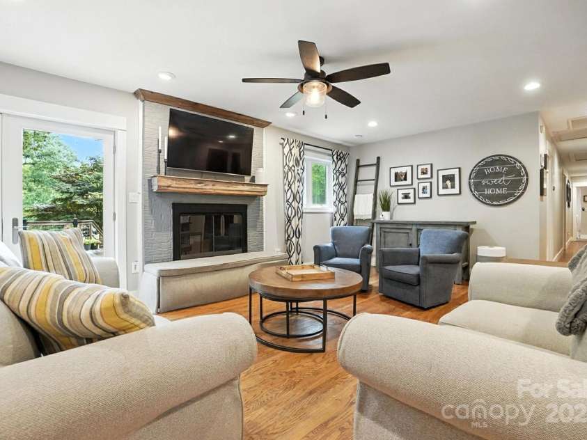 8139 Cedarbrook Drive, Charlotte, NC 28215.  MLS# CAR4273904, YatesRealty ID 30802. 