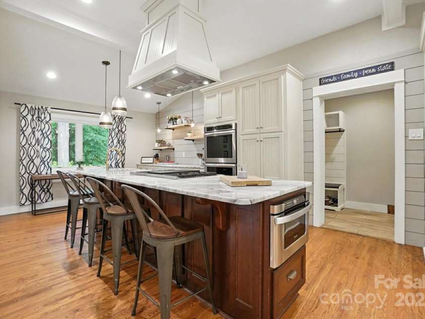 8139 Cedarbrook Drive, Charlotte, NC 28215.  MLS# CAR4273904, YatesRealty ID 30802. 