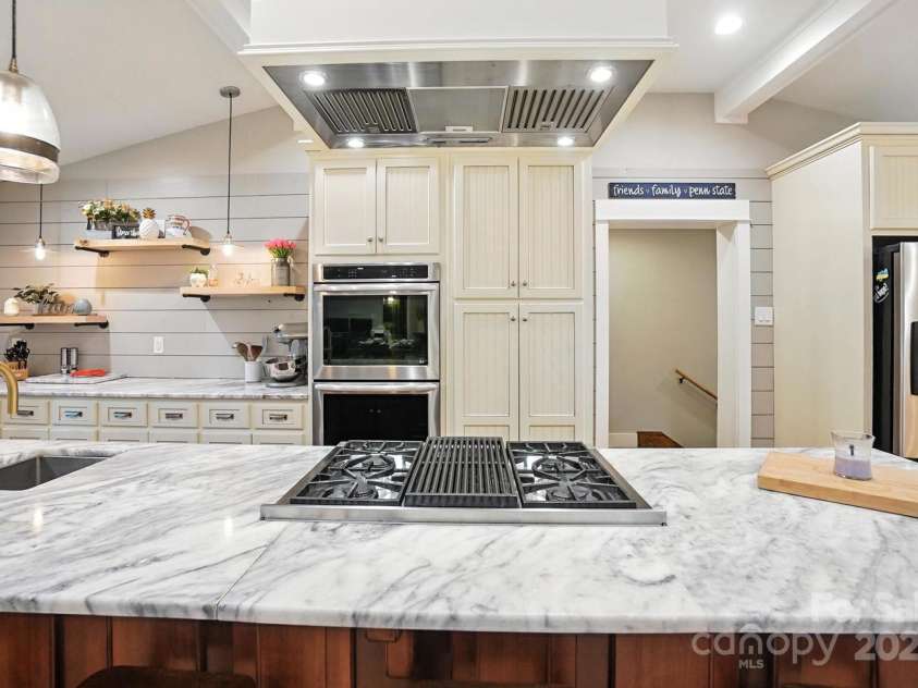 8139 Cedarbrook Drive, Charlotte, NC 28215.  MLS# CAR4273904, YatesRealty ID 30802. 