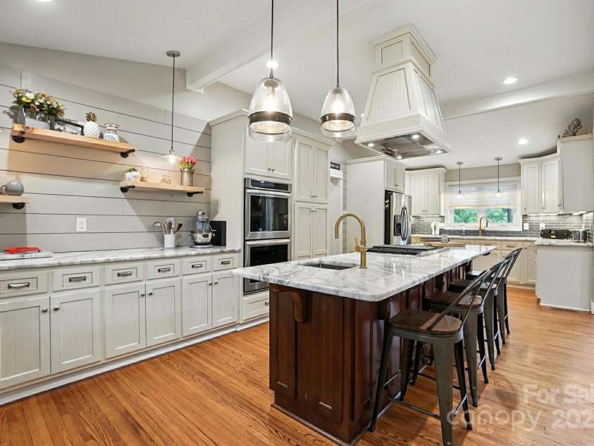 8139 Cedarbrook Drive, Charlotte, NC 28215.  MLS# CAR4273904, YatesRealty ID 30802. 