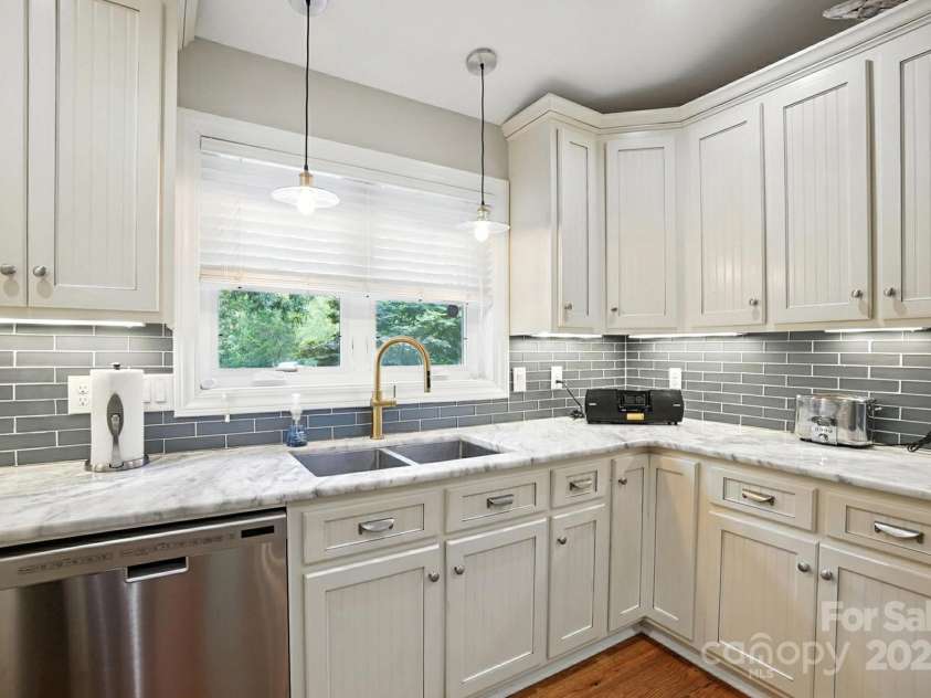 8139 Cedarbrook Drive, Charlotte, NC 28215.  MLS# CAR4273904, YatesRealty ID 30802. 