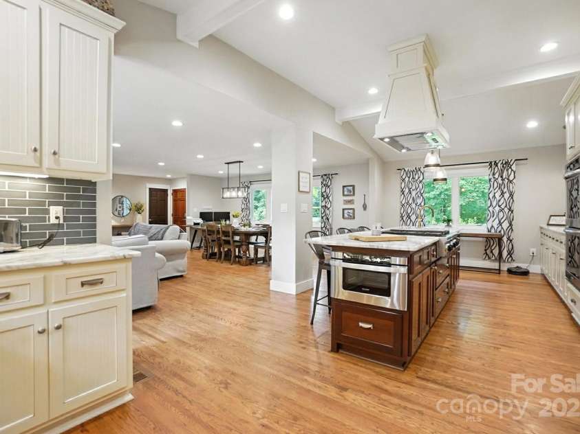 8139 Cedarbrook Drive, Charlotte, NC 28215.  MLS# CAR4273904, YatesRealty ID 30802. 