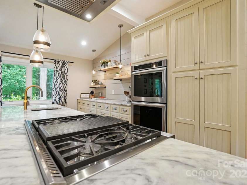 8139 Cedarbrook Drive, Charlotte, NC 28215.  MLS# CAR4273904, YatesRealty ID 30802. 