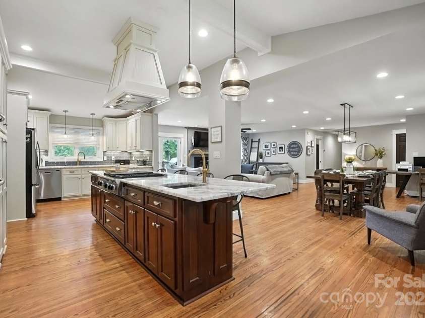 8139 Cedarbrook Drive, Charlotte, NC 28215.  MLS# CAR4273904, YatesRealty ID 30802. 
