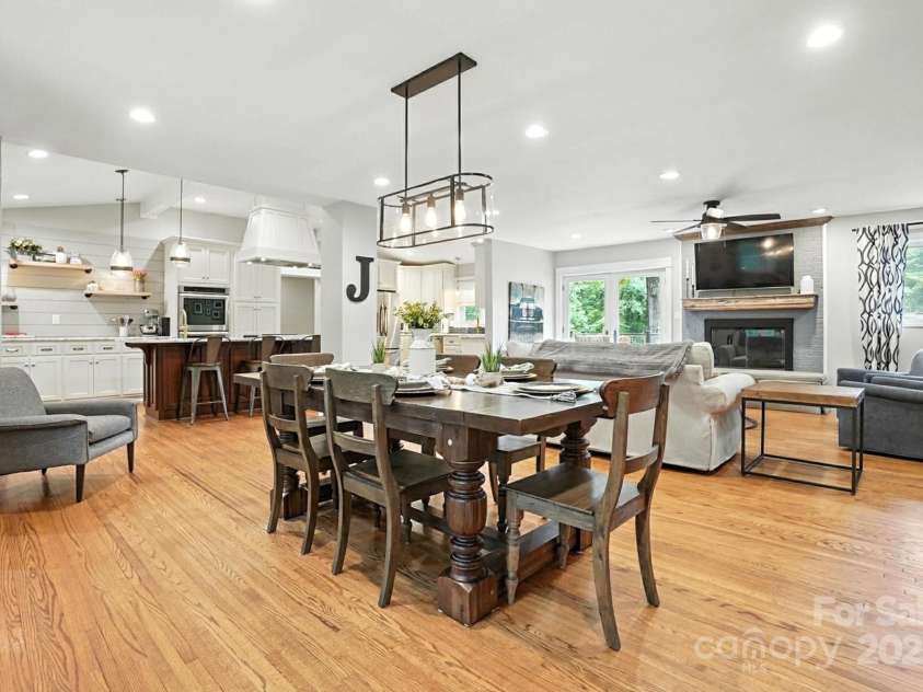 8139 Cedarbrook Drive, Charlotte, NC 28215.  MLS# CAR4273904, YatesRealty ID 30802. 
