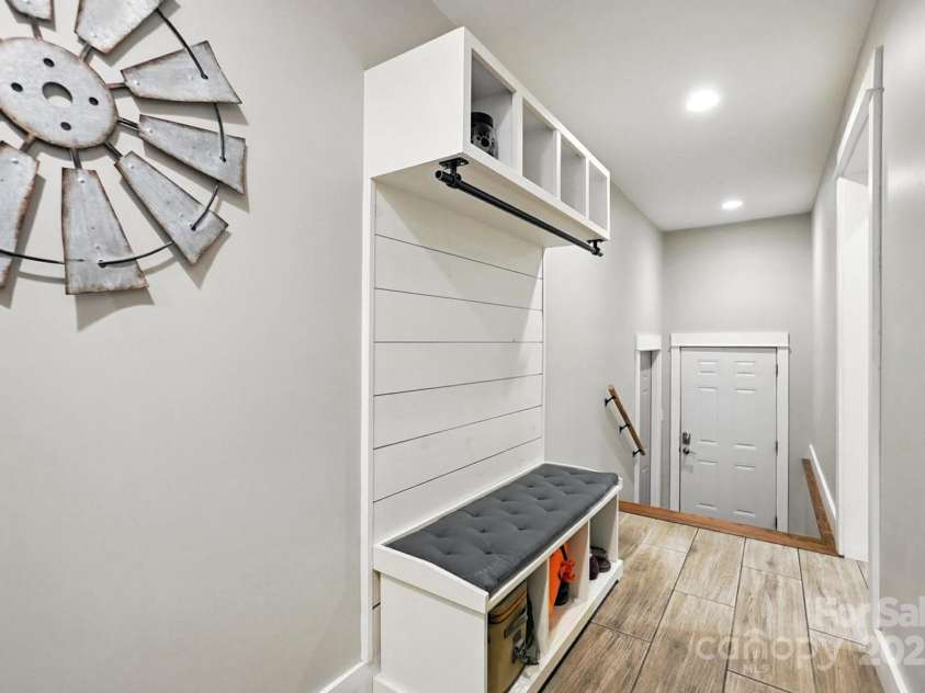 8139 Cedarbrook Drive, Charlotte, NC 28215.  MLS# CAR4273904, YatesRealty ID 30802. 