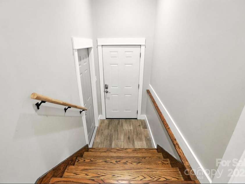 8139 Cedarbrook Drive, Charlotte, NC 28215.  MLS# CAR4273904, YatesRealty ID 30802. 