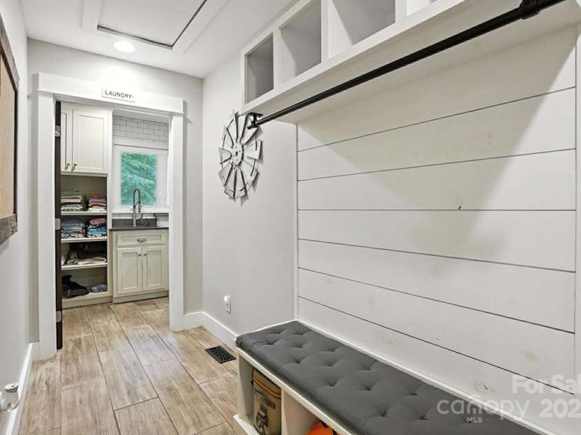 8139 Cedarbrook Drive, Charlotte, NC 28215.  MLS# CAR4273904, YatesRealty ID 30802. 