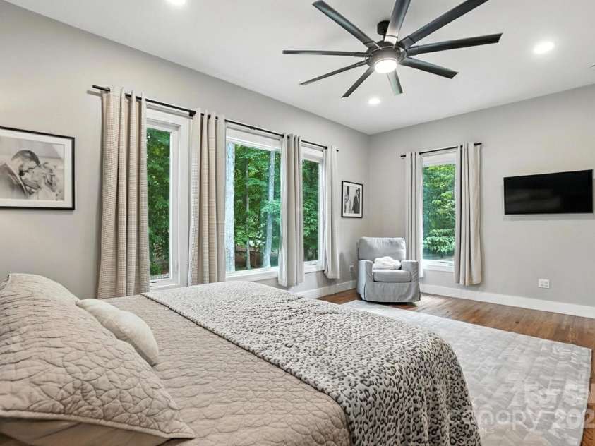 8139 Cedarbrook Drive, Charlotte, NC 28215.  MLS# CAR4273904, YatesRealty ID 30802. 