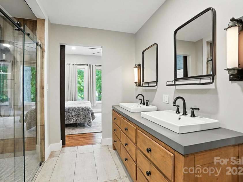 8139 Cedarbrook Drive, Charlotte, NC 28215.  MLS# CAR4273904, YatesRealty ID 30802. 