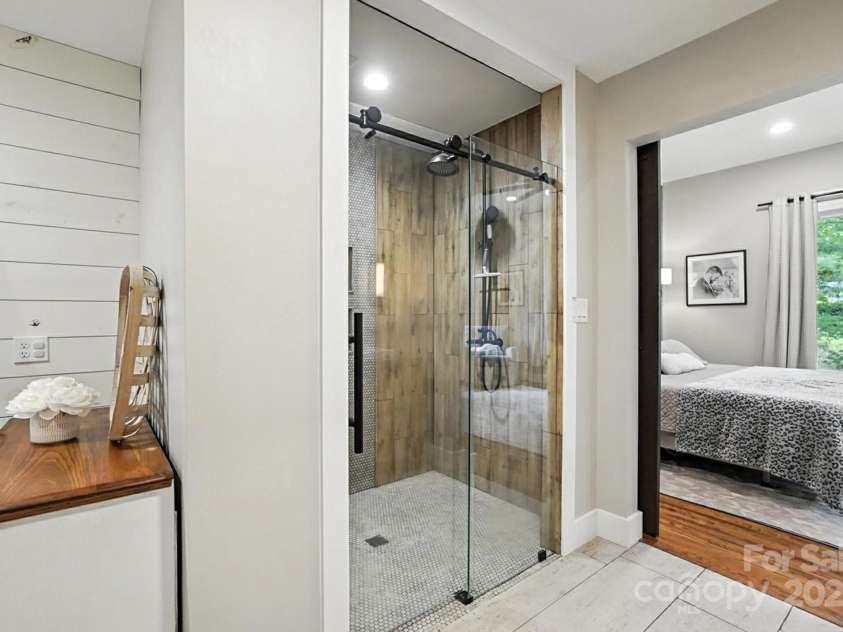 8139 Cedarbrook Drive, Charlotte, NC 28215.  MLS# CAR4273904, YatesRealty ID 30802. 