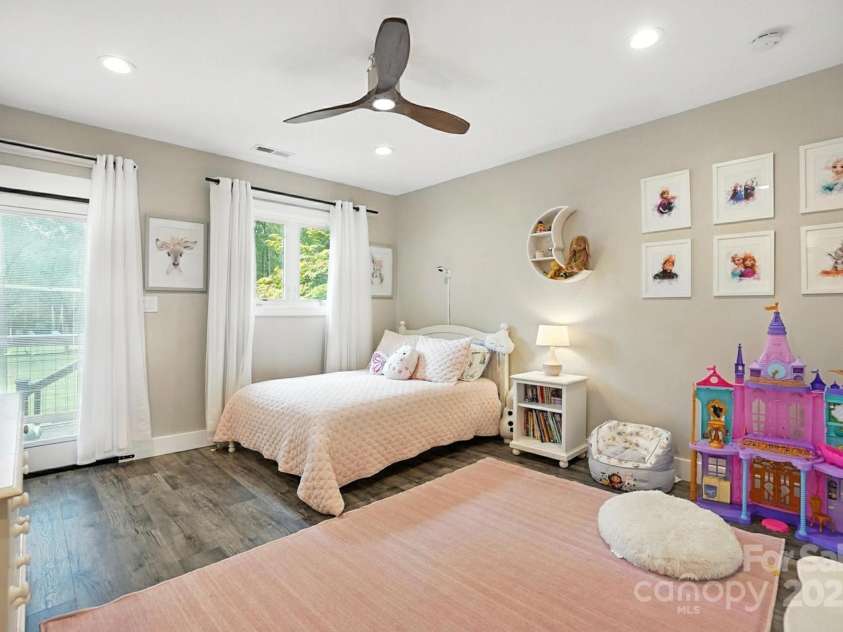 8139 Cedarbrook Drive, Charlotte, NC 28215.  MLS# CAR4273904, YatesRealty ID 30802. 