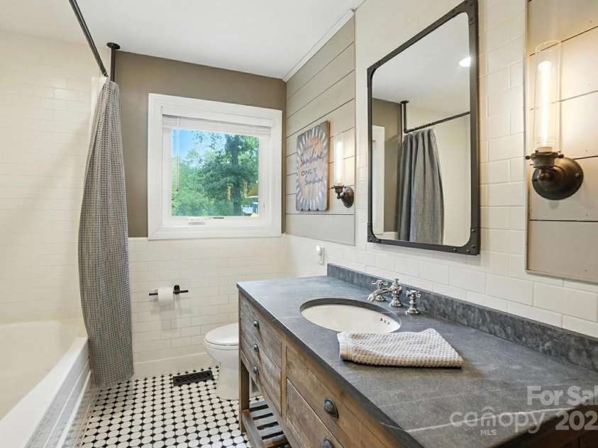 8139 Cedarbrook Drive, Charlotte, NC 28215.  MLS# CAR4273904, YatesRealty ID 30802. 