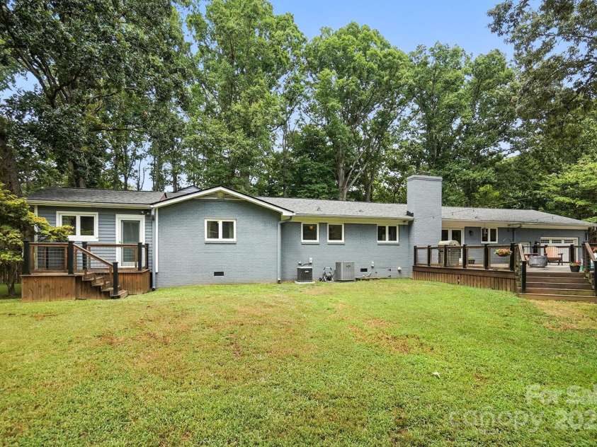 8139 Cedarbrook Drive, Charlotte, NC 28215.  MLS# CAR4273904, YatesRealty ID 30802. 