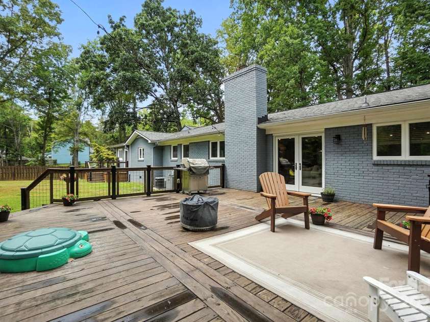 8139 Cedarbrook Drive, Charlotte, NC 28215.  MLS# CAR4273904, YatesRealty ID 30802. 