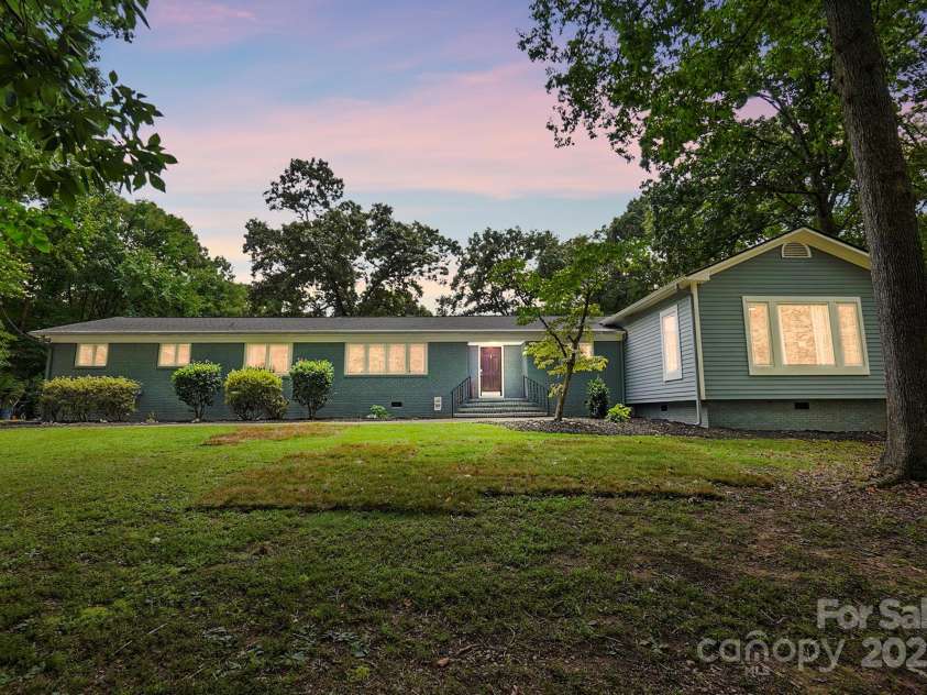8139 Cedarbrook Drive, Charlotte, NC 28215.  MLS# CAR4273904, YatesRealty ID 30802. 