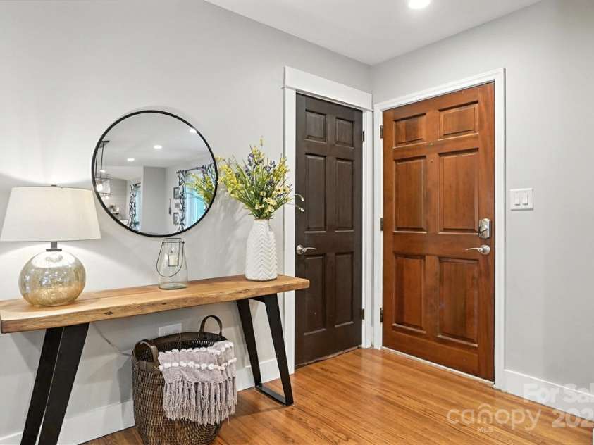 8139 Cedarbrook Drive, Charlotte, NC 28215.  MLS# CAR4273904, YatesRealty ID 30802. 