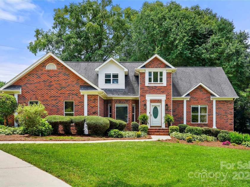 8173 Shannon Woods Lane, Weddington, NC 28104.  MLS# CAR4274910, YatesRealty ID 30803. Brick home freshly paint exterior,interior and power washed