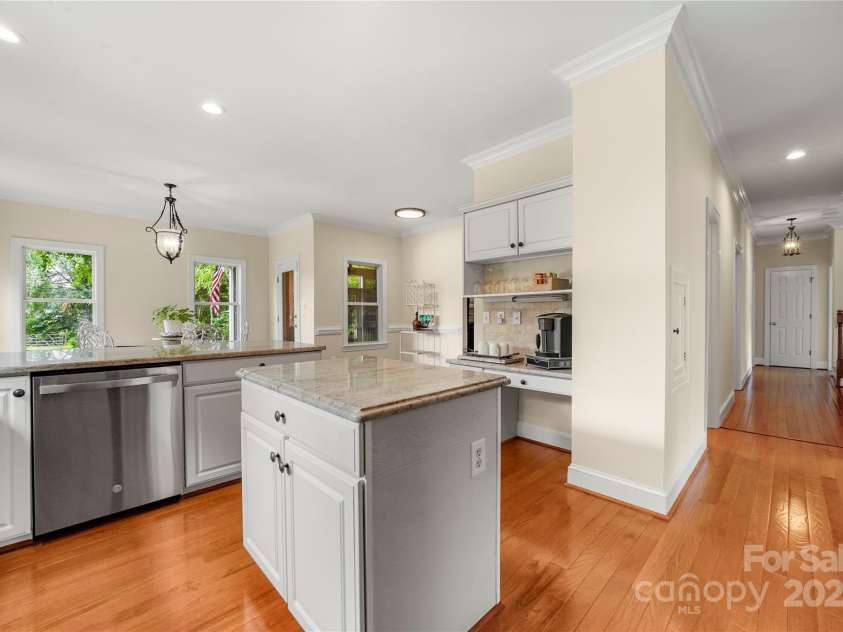 8173 Shannon Woods Lane, Weddington, NC 28104.  MLS# CAR4274910, YatesRealty ID 30803. Kitchen features stainless steel appliances