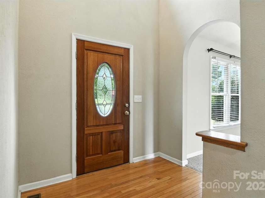 1117 Black Walnut Drive, Hickory, NC 28602.  MLS# CAR4285128, YatesRealty ID 30805. 