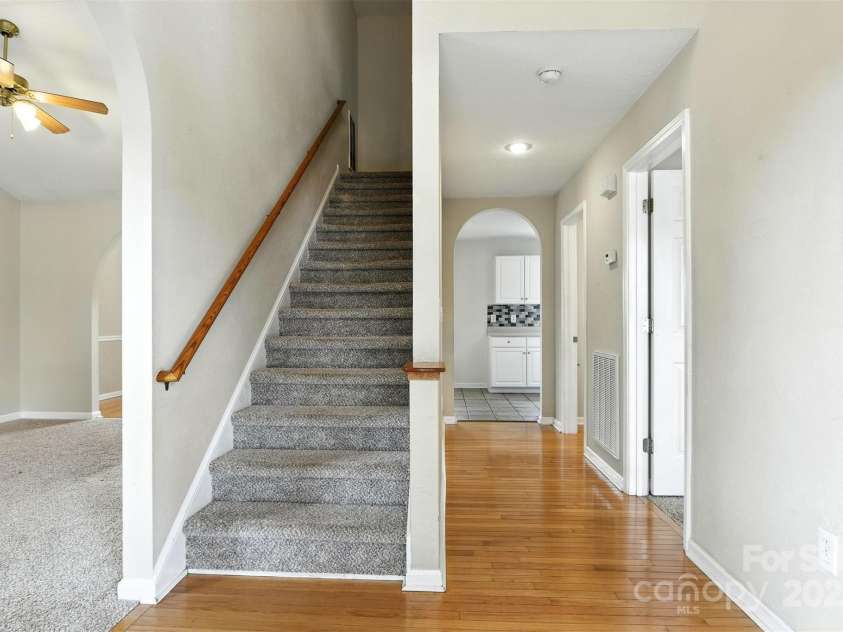 1117 Black Walnut Drive, Hickory, NC 28602.  MLS# CAR4285128, YatesRealty ID 30805. 