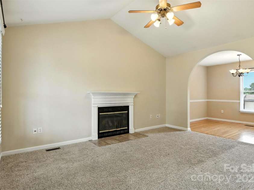 1117 Black Walnut Drive, Hickory, NC 28602.  MLS# CAR4285128, YatesRealty ID 30805. 