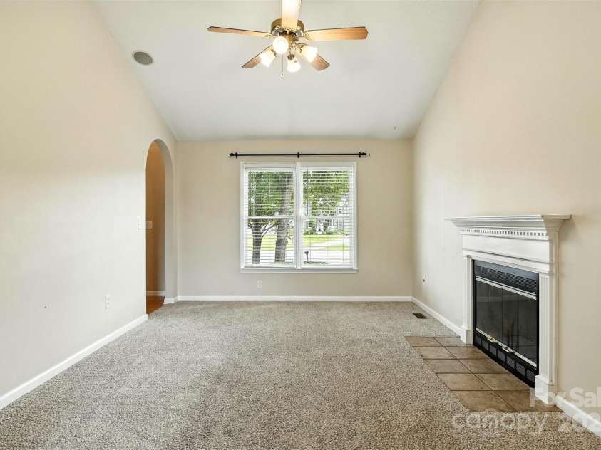 1117 Black Walnut Drive, Hickory, NC 28602.  MLS# CAR4285128, YatesRealty ID 30805. 