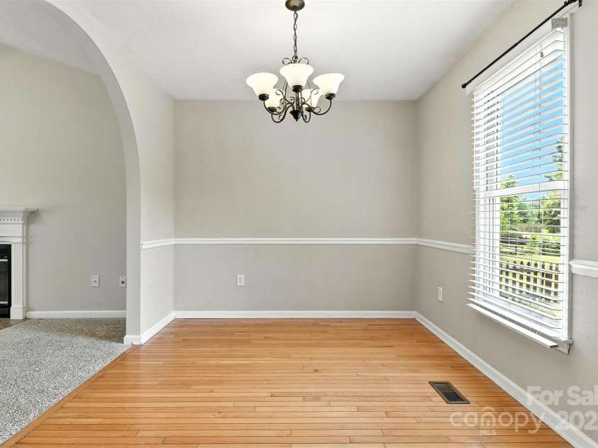 1117 Black Walnut Drive, Hickory, NC 28602.  MLS# CAR4285128, YatesRealty ID 30805. 