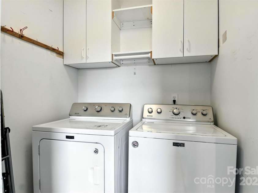 1117 Black Walnut Drive, Hickory, NC 28602.  MLS# CAR4285128, YatesRealty ID 30805. 