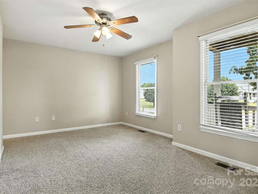 1117 Black Walnut Drive, Hickory, NC 28602.  MLS# CAR4285128, YatesRealty ID 30805. 