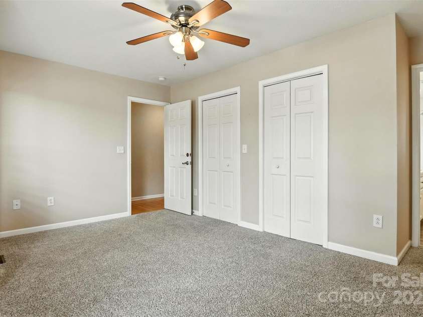 1117 Black Walnut Drive, Hickory, NC 28602.  MLS# CAR4285128, YatesRealty ID 30805. 