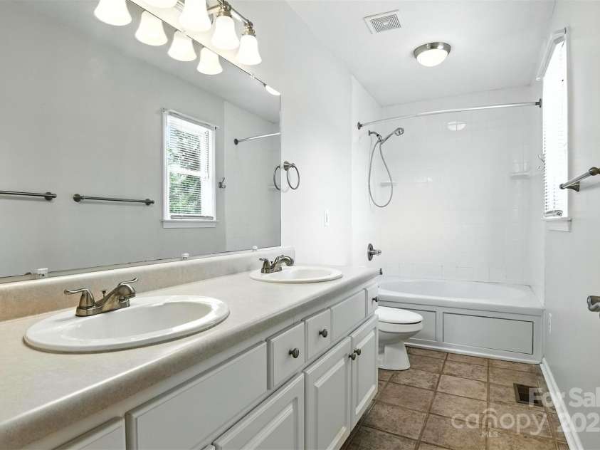 1117 Black Walnut Drive, Hickory, NC 28602.  MLS# CAR4285128, YatesRealty ID 30805. 