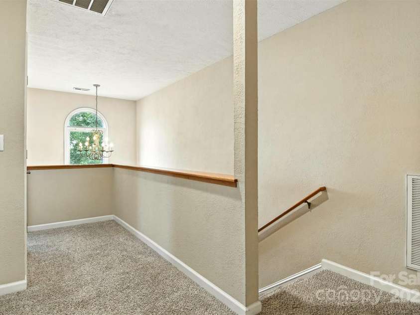 1117 Black Walnut Drive, Hickory, NC 28602.  MLS# CAR4285128, YatesRealty ID 30805. 