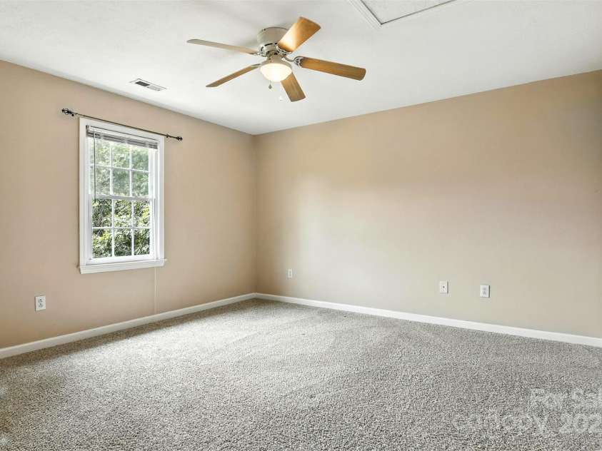 1117 Black Walnut Drive, Hickory, NC 28602.  MLS# CAR4285128, YatesRealty ID 30805. 