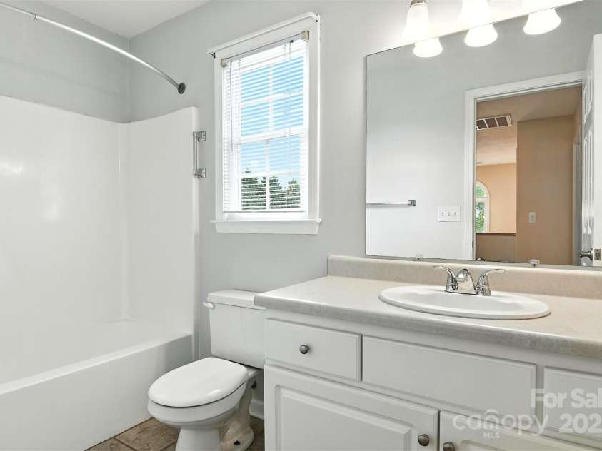 1117 Black Walnut Drive, Hickory, NC 28602.  MLS# CAR4285128, YatesRealty ID 30805. 