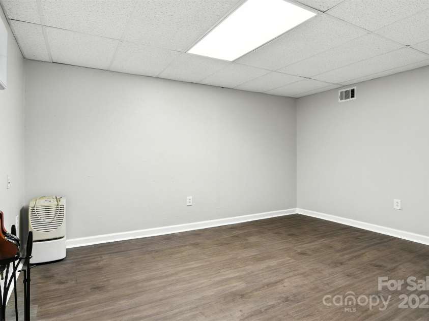 1117 Black Walnut Drive, Hickory, NC 28602.  MLS# CAR4285128, YatesRealty ID 30805. 