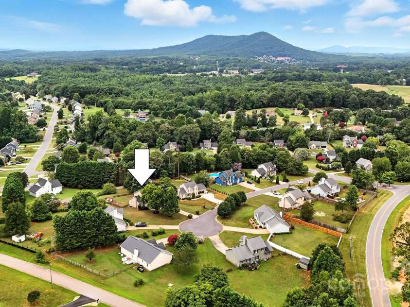 1117 Black Walnut Drive, Hickory, NC 28602.  MLS# CAR4285128, YatesRealty ID 30805. 