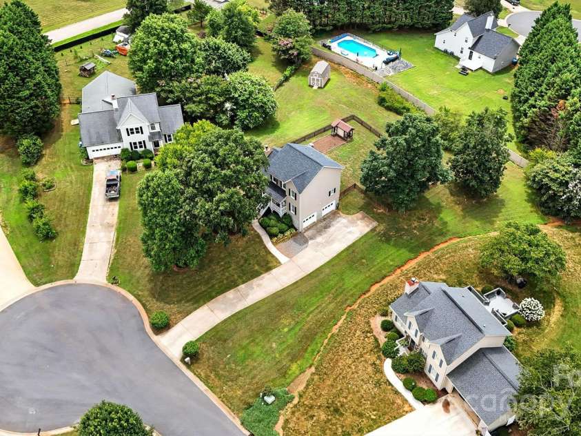 1117 Black Walnut Drive, Hickory, NC 28602.  MLS# CAR4285128, YatesRealty ID 30805. 