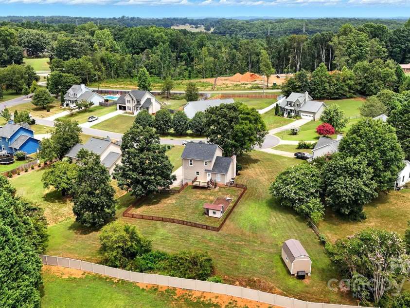 1117 Black Walnut Drive, Hickory, NC 28602.  MLS# CAR4285128, YatesRealty ID 30805. 