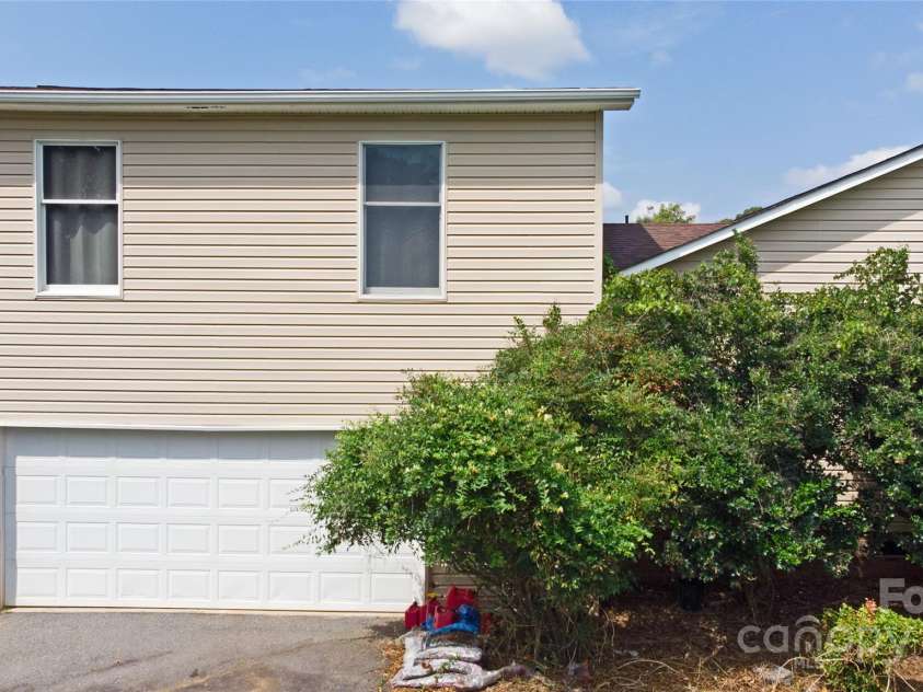 3603 Ritchie Road, Lincolnton, NC 28092.  MLS# CAR4287751, YatesRealty ID 30806. Side load garage on left side of home