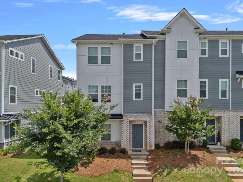 2426 Arbor Loop Drive, Charlotte, NC 28217.  MLS# CAR4285270, YatesRealty ID 30807. 