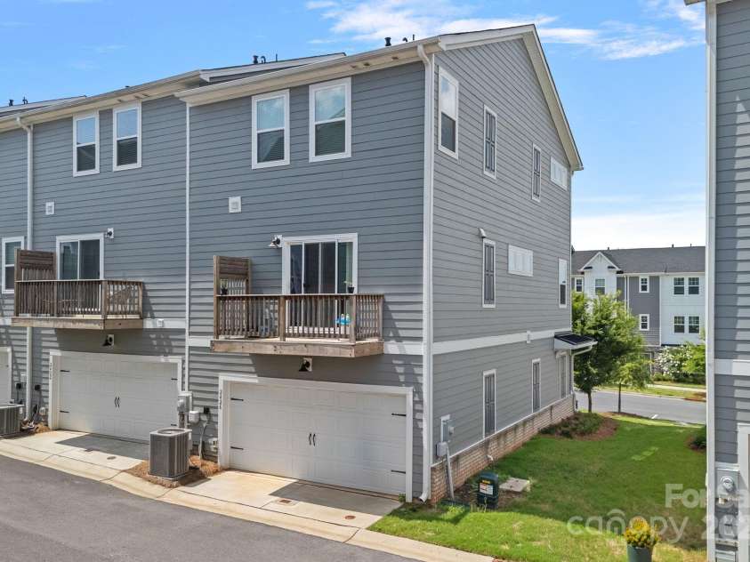 2426 Arbor Loop Drive, Charlotte, NC 28217.  MLS# CAR4285270, YatesRealty ID 30807. 