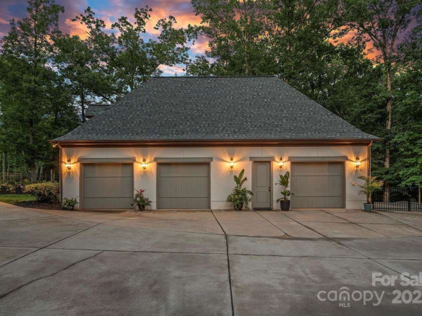 10300 Sweetleaf Place, Charlotte, NC 28278.  MLS# CAR4261282, YatesRealty ID 30809. 
