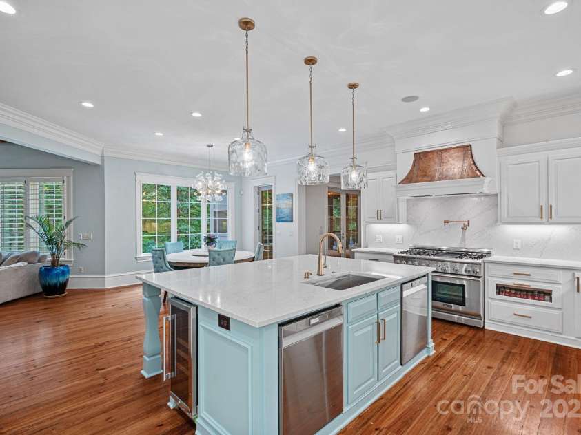 10300 Sweetleaf Place, Charlotte, NC 28278.  MLS# CAR4261282, YatesRealty ID 30809. 