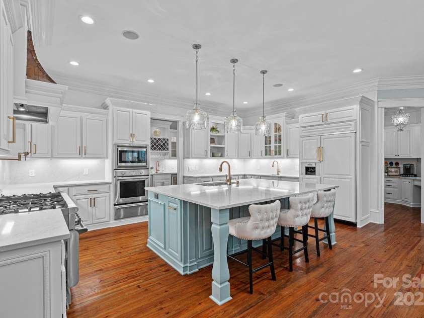 10300 Sweetleaf Place, Charlotte, NC 28278.  MLS# CAR4261282, YatesRealty ID 30809. 