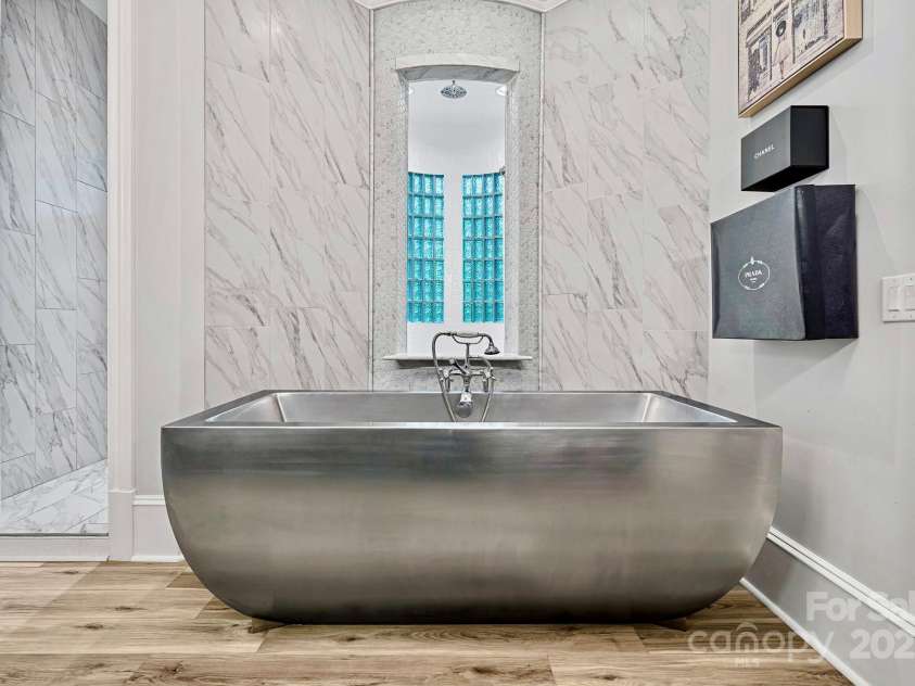 10300 Sweetleaf Place, Charlotte, NC 28278.  MLS# CAR4261282, YatesRealty ID 30809. 